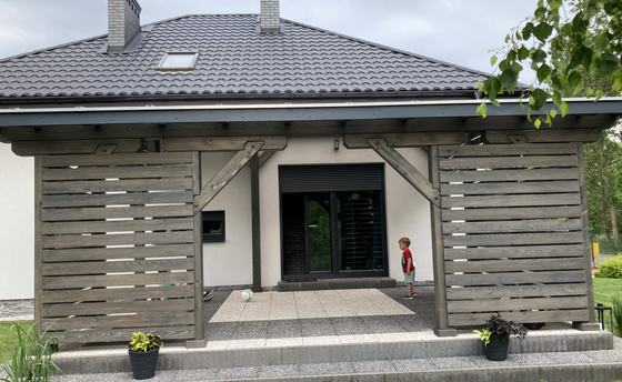 Barierka drewniana B8 - Deski poziome montowane na zewnątrz