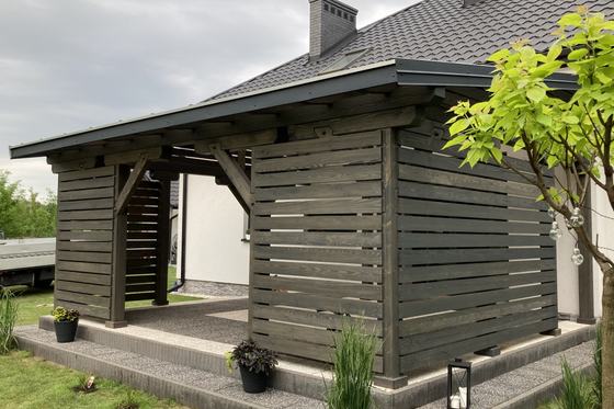 Barierka drewniana B8 - Deski poziome montowane na zewnątrz