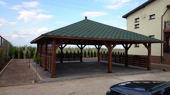 Altana biesiadna drewniana, AB003, wymiar 8x8m, kolor palisander, pokrycie gont zielony, dach 4S, barierka B09, realizacja Ciesielnia, zdjęcie 2