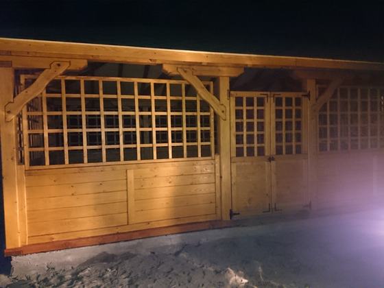 Altana biesiadna drewniana, AB005, wymiar 5x8m, kolor teak, pokrycie gont zielony, dach 4S, barierka B02, realizacja Ciesielnia, zdjęcie 5