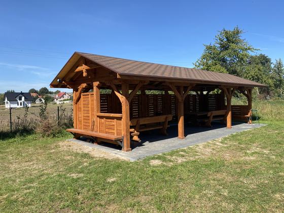 Altana biesiadna drewniana, AB011, wymiar 3,5x10m, kolor teak, pokrycie gont brazowy, dach 2S, barierka B06, realizacja Ciesielnia, zdjęcie 7