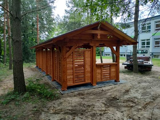 Altana biesiadna drewniana, AB013, wymiar 3,5x10m, kolor teak, pokrycie gont brazowy, dach 2S, barierka B06, realizacja Ciesielnia, zdjęcie 6