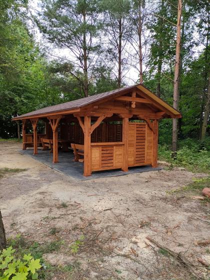 Altana biesiadna drewniana, AB013, wymiar 3,5x10m, kolor teak, pokrycie gont brazowy, dach 2S, barierka B06, realizacja Ciesielnia, zdjęcie 7