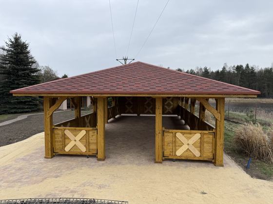 Altana biesiadna drewniana, AB014, wymiar 5x12m, kolor dąb, pokrycie gont czerwony, dach 4S, barierka B02, realizacja Ciesielnia, zdjęcie 2