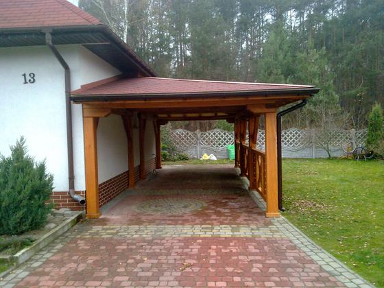 Garaż drewniany lub wiata garażowa, G013, wymiar 4x8m, kolor teak, pokrycie gont czerwony, dach 3S, barierka B04, rodzaj otwarty, realizacja Ciesielnia, zdjęcie 1
