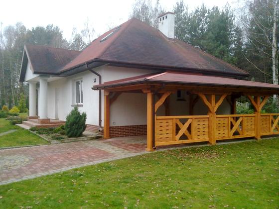 Garaż drewniany lub wiata garażowa, G013, wymiar 4x8m, kolor teak, pokrycie gont czerwony, dach 3S, barierka B04, rodzaj otwarty, realizacja Ciesielnia, zdjęcie 3