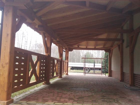 Garaż drewniany lub wiata garażowa, G013, wymiar 4x8m, kolor teak, pokrycie gont czerwony, dach 3S, barierka B04, rodzaj otwarty, realizacja Ciesielnia, zdjęcie 7