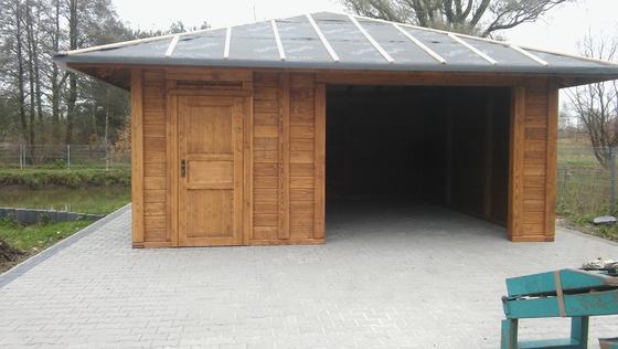 Garaż drewniany lub wiata garażowa, G015, wymiar 6x6m, kolor kasztan, pokrycie dachowka, dach 4S, rodzaj zamkniety, realizacja Ciesielnia, zdjęcie 1