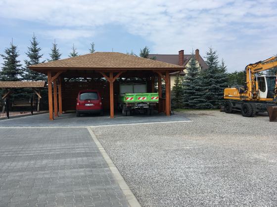 Garaż drewniany lub wiata garażowa, G016, wymiar 6x7m, kolor teak, pokrycie gont brazowy, dach 4S, rodzaj otwarty, realizacja Ciesielnia, zdjęcie 1