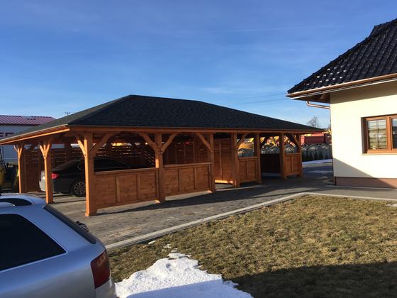 Garaż drewniany lub wiata garażowa, G017, wymiar 6,8x10,5m, kolor teak, pokrycie gont czarny, dach 4S, barierka B02, rodzaj otwarty, realizacja Ciesielnia, zdjęcie 3