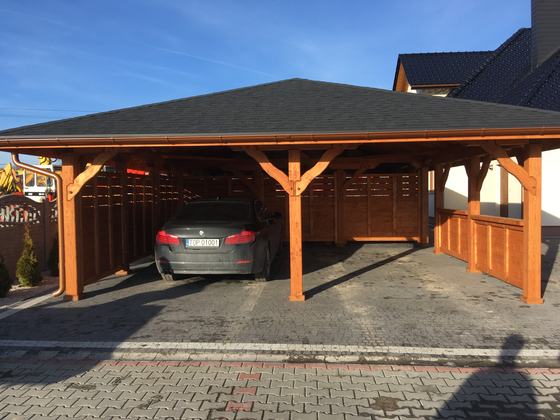 Garaż drewniany lub wiata garażowa, G017, wymiar 6,8x10,5m, kolor teak, pokrycie gont czarny, dach 4S, barierka B02, rodzaj otwarty, realizacja Ciesielnia, zdjęcie 4