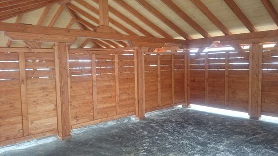 Garaż drewniany lub wiata garażowa, G017, wymiar 6,8x10,5m, kolor teak, pokrycie gont czarny, dach 4S, barierka B02, rodzaj otwarty, realizacja Ciesielnia, zdjęcie 6