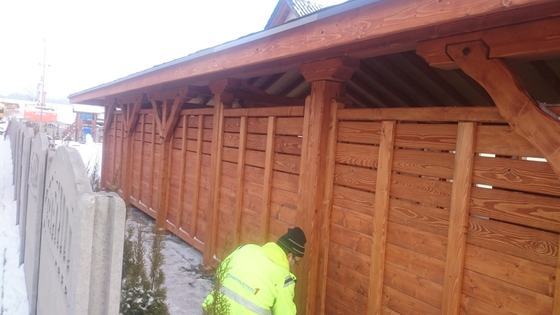 Garaż drewniany lub wiata garażowa, G017, wymiar 6,8x10,5m, kolor teak, pokrycie gont czarny, dach 4S, barierka B02, rodzaj otwarty, realizacja Ciesielnia, zdjęcie 9