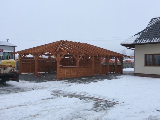 Garaż drewniany lub wiata garażowa, G017, wymiar 6,8x10,5m, kolor teak, pokrycie gont czarny, dach 4S, barierka B02, rodzaj otwarty, realizacja Ciesielnia, zdjęcie 16