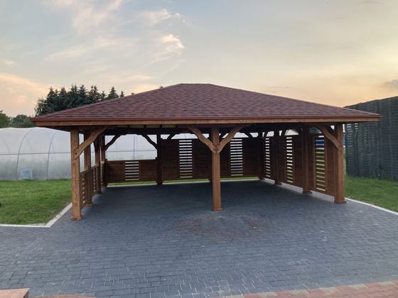 Garaż drewniany lub wiata garażowa, G018, wymiar 6x7m, kolor orzech, pokrycie gont czerwony, dach 4S, barierka B06, rodzaj otwarty, realizacja Ciesielnia, zdjęcie 3