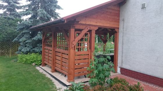 Taras lub zadaszenie drewniane, T015, wymiar 3x5,2m, kolor kasztan, pokrycie gont czerwony, dach WS, barierka B01, realizacja Ciesielnia, zdjęcie 4
