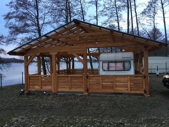 Taras lub zadaszenie drewniane, T017, wymiar 6x7,5m, kolor orzech, pokrycie poliweglan, dach 2S, barierka B01, realizacja Ciesielnia, zdjęcie 2