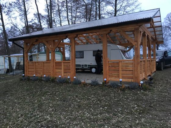 Taras lub zadaszenie drewniane, T017, wymiar 6x7,5m, kolor orzech, pokrycie poliweglan, dach 2S, barierka B01, realizacja Ciesielnia, zdjęcie 5