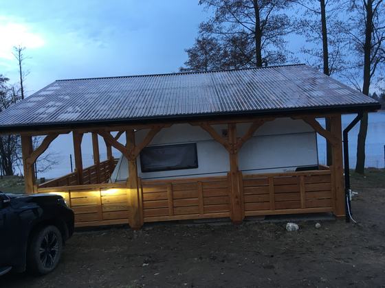 Taras lub zadaszenie drewniane, T017, wymiar 6x7,5m, kolor orzech, pokrycie poliweglan, dach 2S, barierka B01, realizacja Ciesielnia, zdjęcie 7