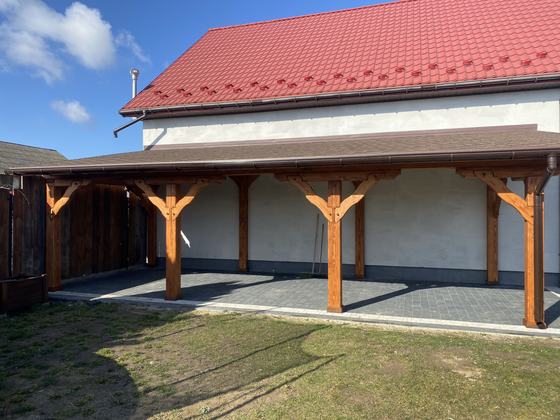 Taras lub zadaszenie drewniane, T020, wymiar 3,8x7m, kolor teak, pokrycie gont brazowy, dach 1S, realizacja Ciesielnia, zdjęcie 3